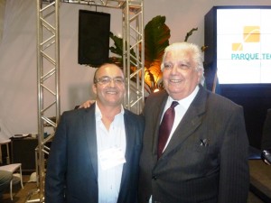 À esquerda, Srº Carlos Leandro, Diretor da Ambipetro e o Exmo. Ministro de Ciência e Tecnologia, Marco Antonio Raupp